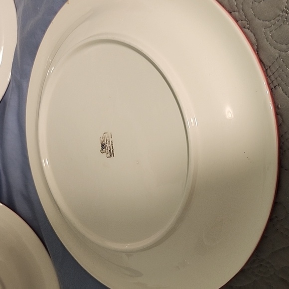 Christmas dinner plates 3 to this set holiday mountain lodge - Picture 4 of 7